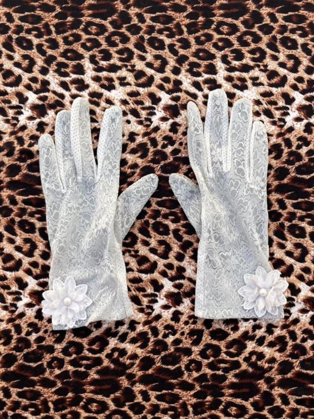 silver/grey lace flower embroidered gloves
